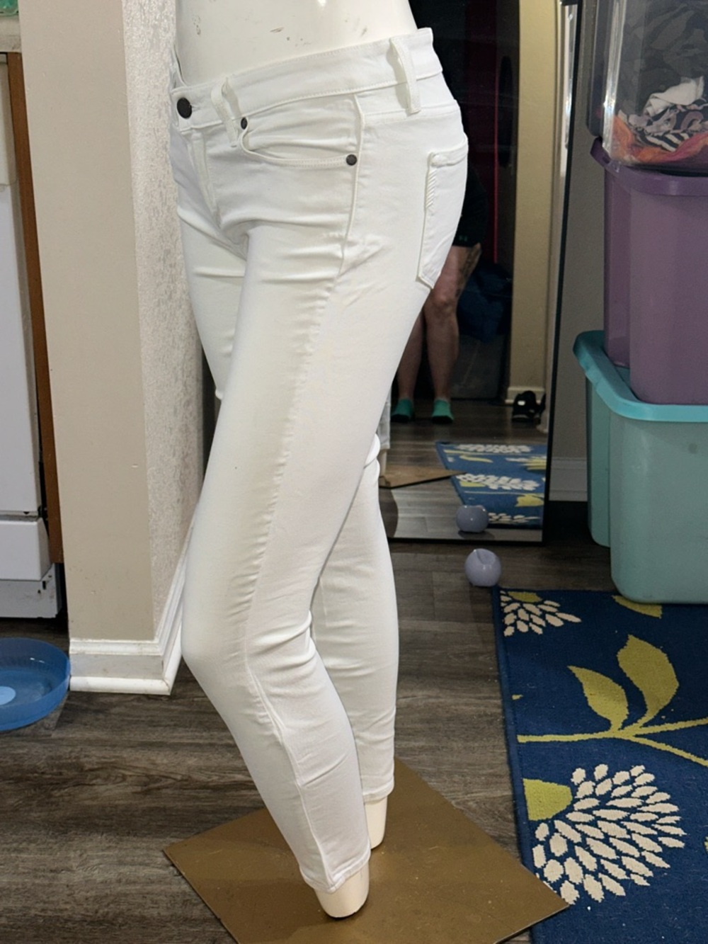 PAIGE Size 29 Verdugo Ankle White Skinny Jeans